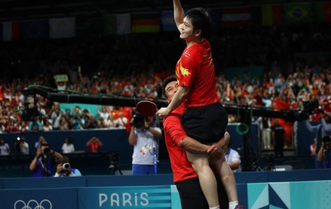 从巴黎奥运金牌到伦敦世乒赛弃权！樊振东这2年，到底经历了什么|乒协|国乒|巴黎奥运会|wtt赛事|男单决赛_新浪体育_新浪新闻