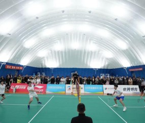 第二十一届北京羽毛球公开赛举行 近千名球友参赛